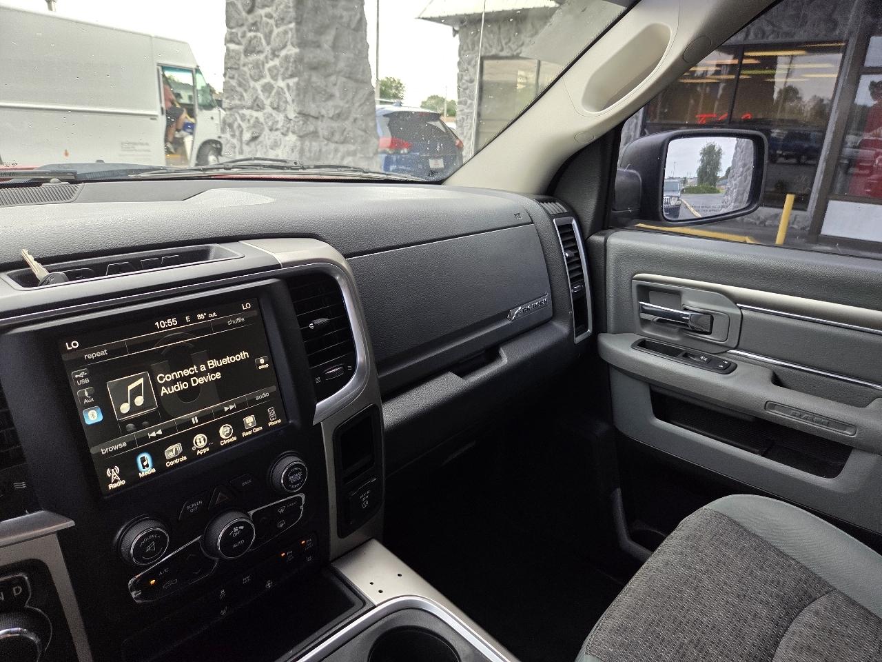 RAM 1500 SLT Crew Cab SWB 4WD 2017