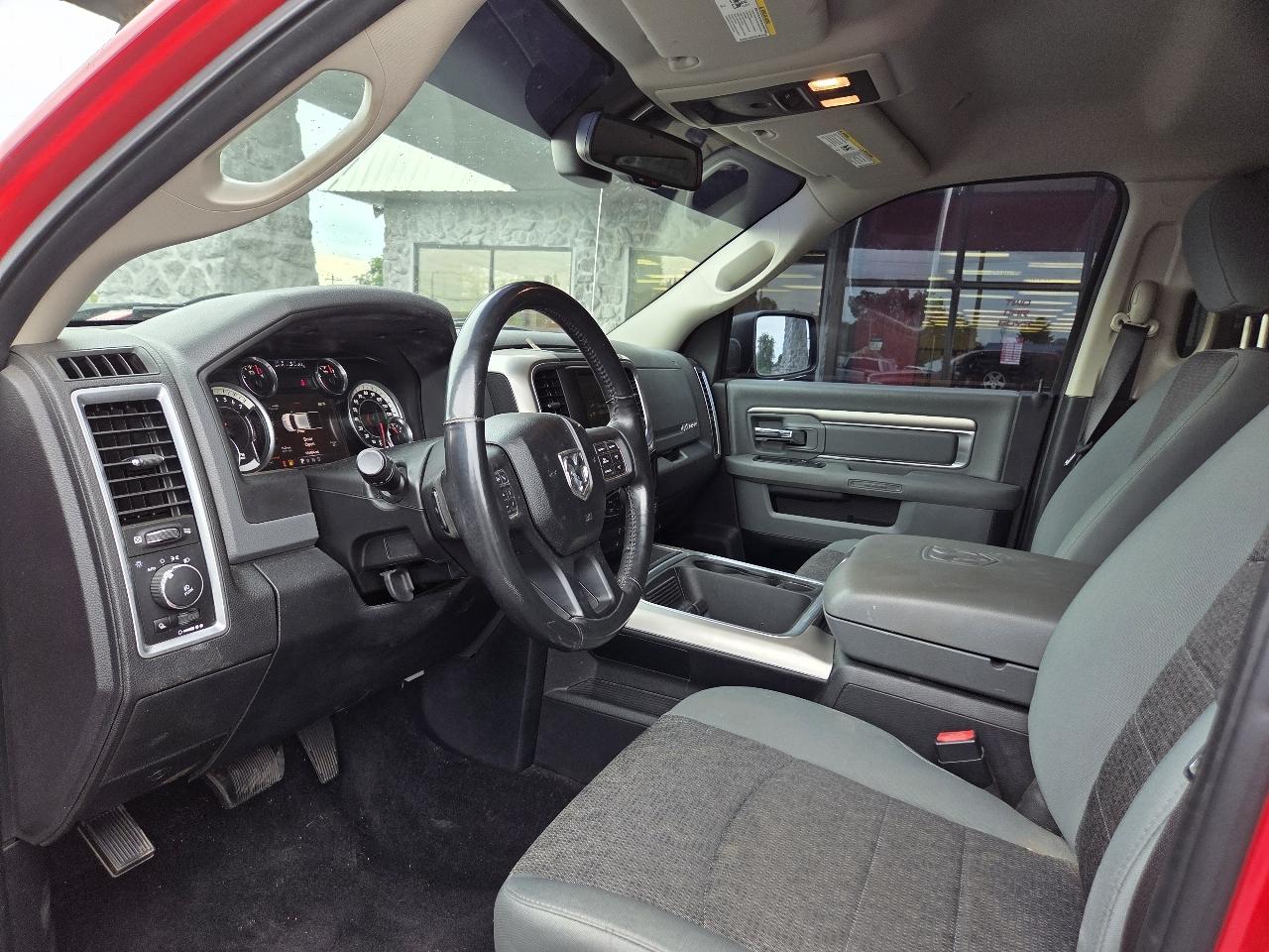 RAM 1500 SLT Crew Cab SWB 4WD 2017