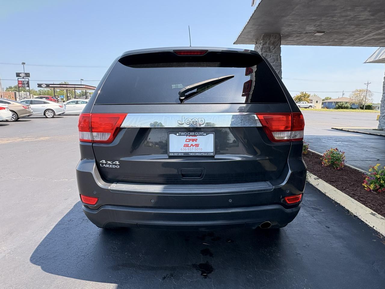 Jeep Grand Cherokee Laredo 4WD 2011