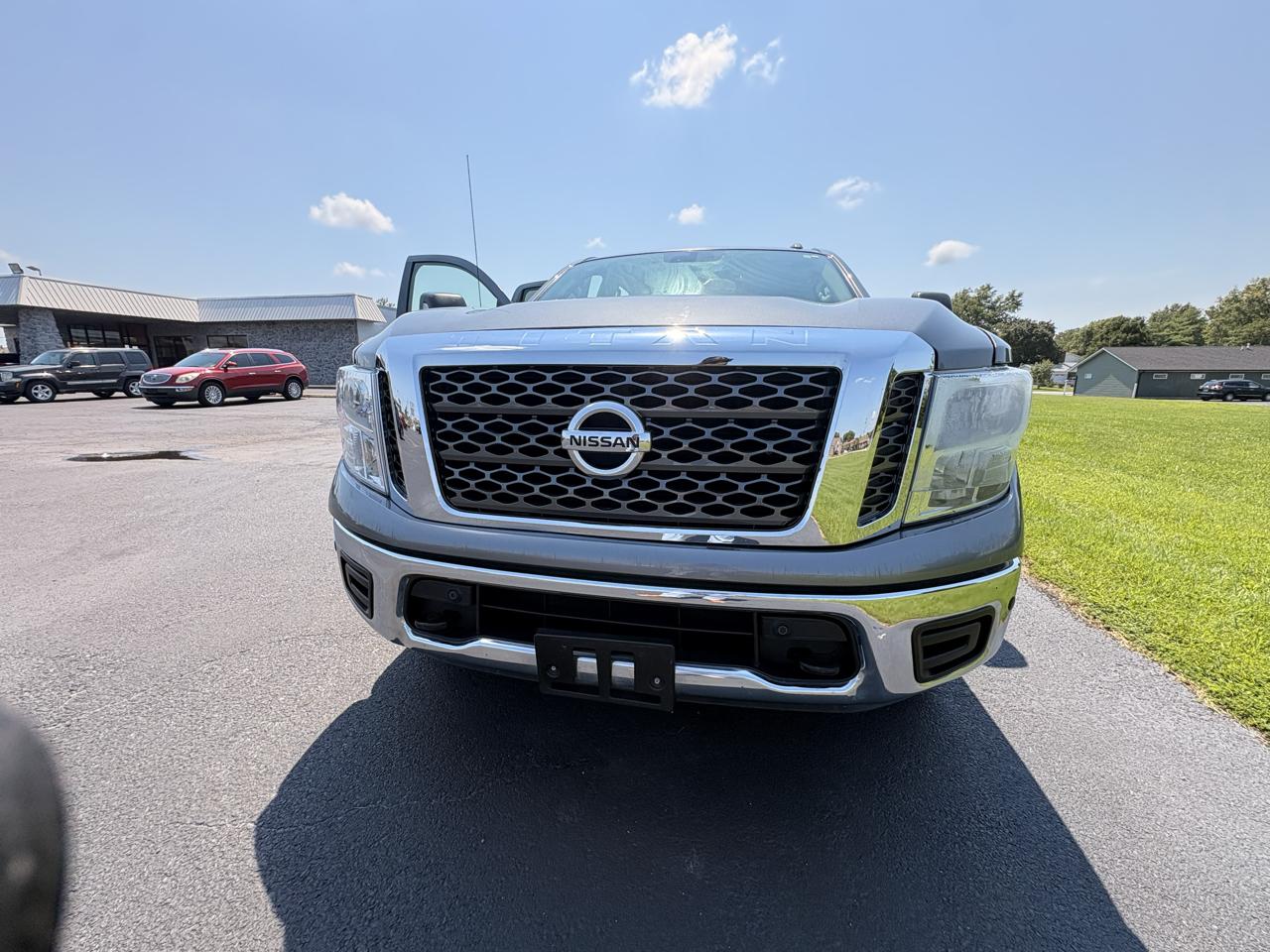 Nissan Titan PRO-4X Crew Cab 4WD 2018