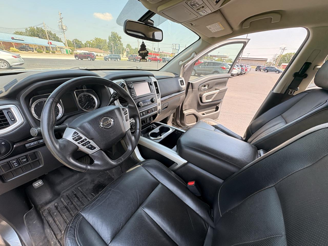 Nissan Titan PRO-4X Crew Cab 4WD 2018