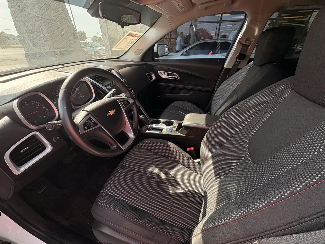2017 Chevrolet Equinox LT - Photo 10