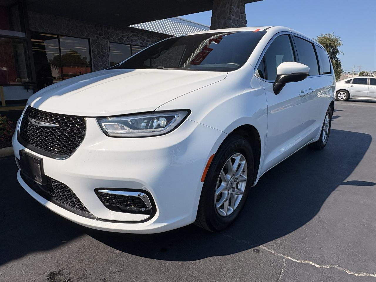 Chrysler Pacifica Touring 2023