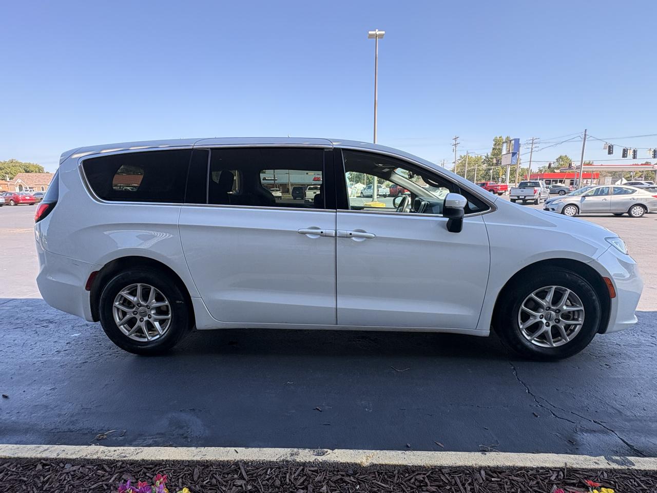 Chrysler Pacifica Touring 2023