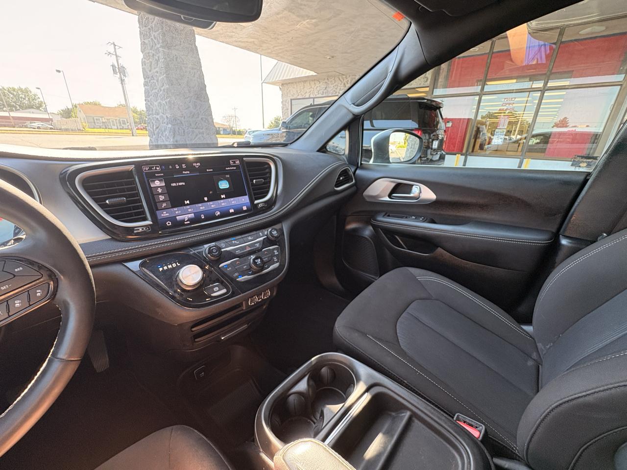Chrysler Pacifica Touring 2023
