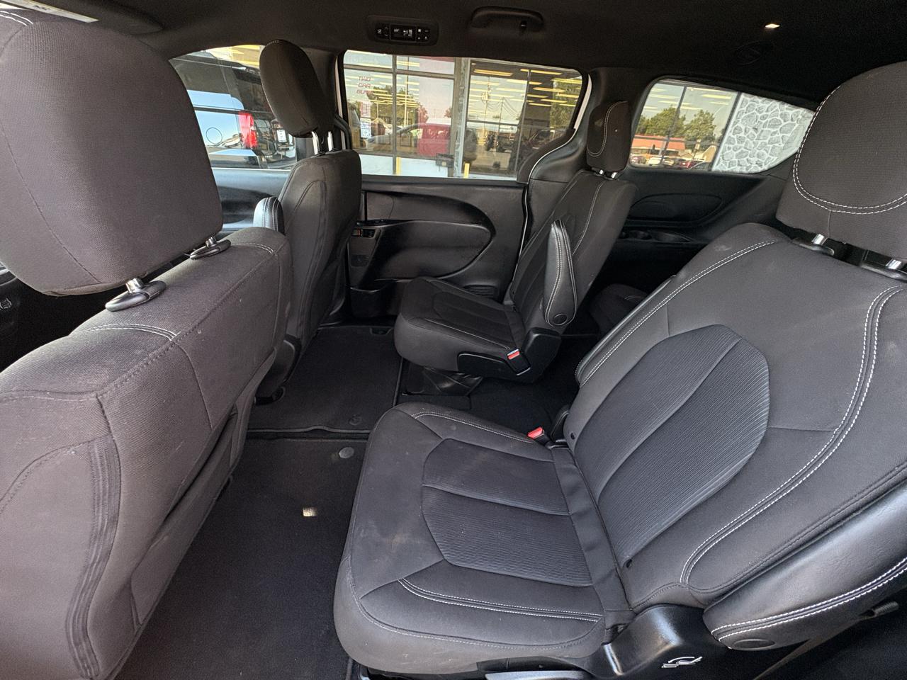 Chrysler Pacifica Touring 2023