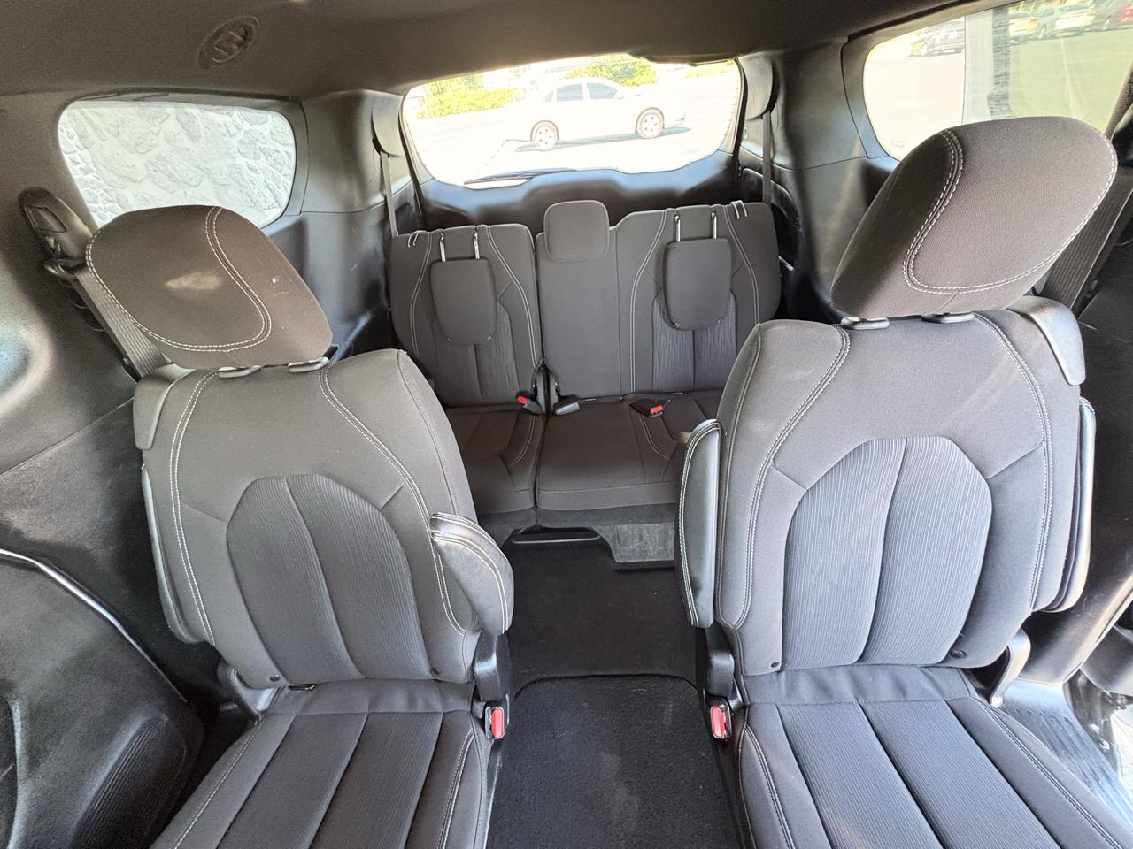 Chrysler Pacifica Touring 2023