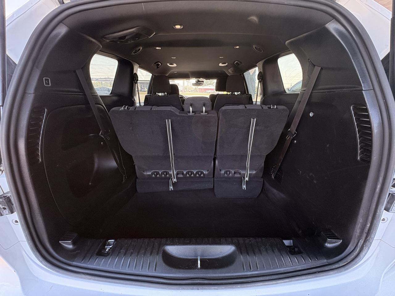 Chrysler Pacifica Touring 2023