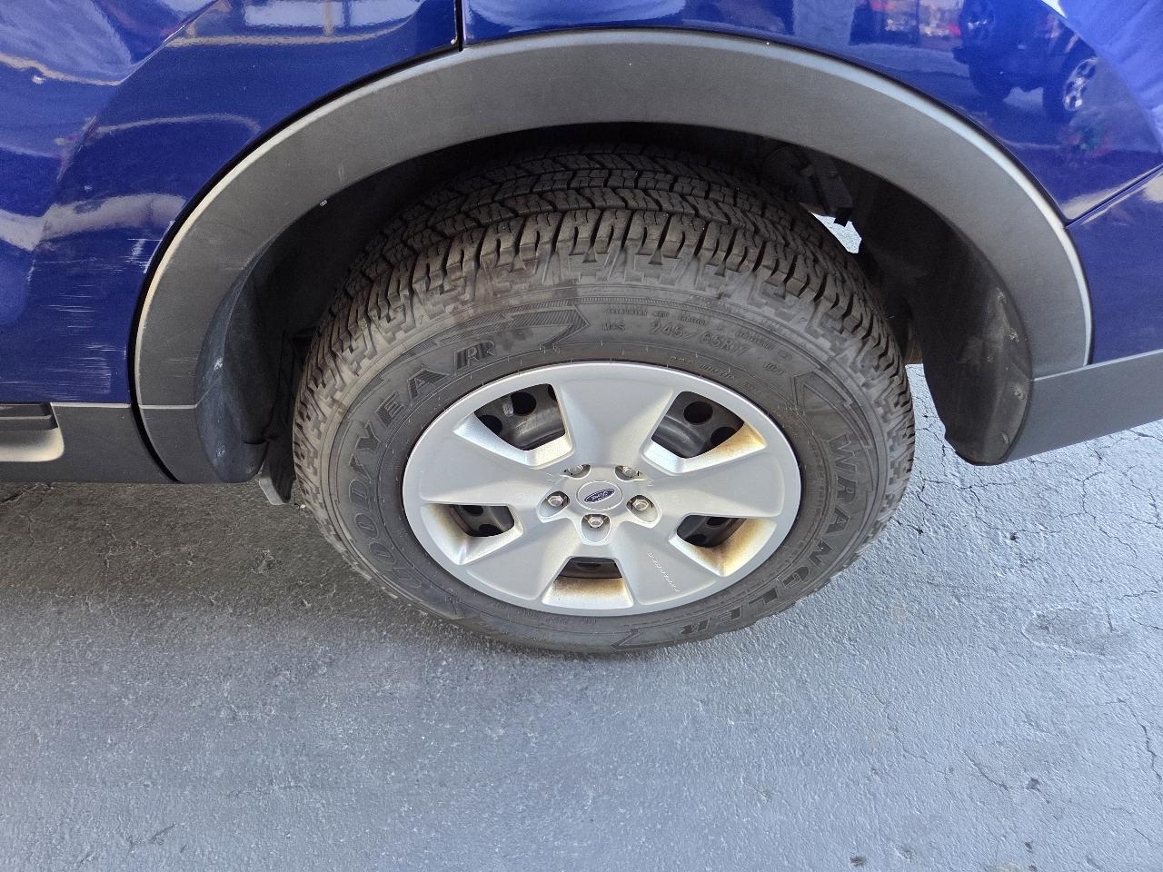 Ford Explorer Base 4WD 2013
