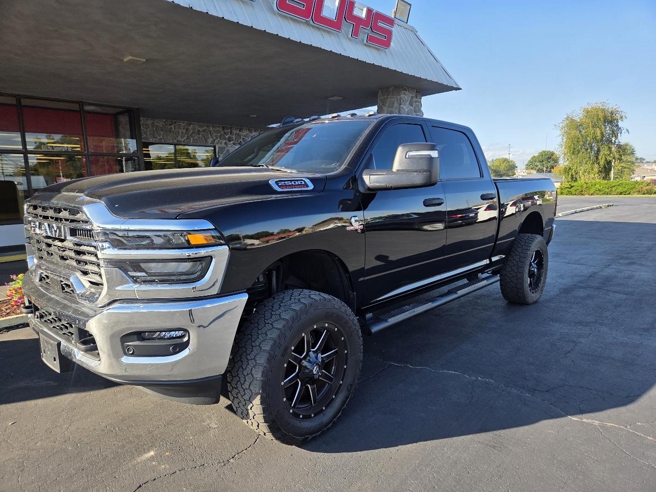 RAM 2500 Tradesman Crew Cab 4WD 2025