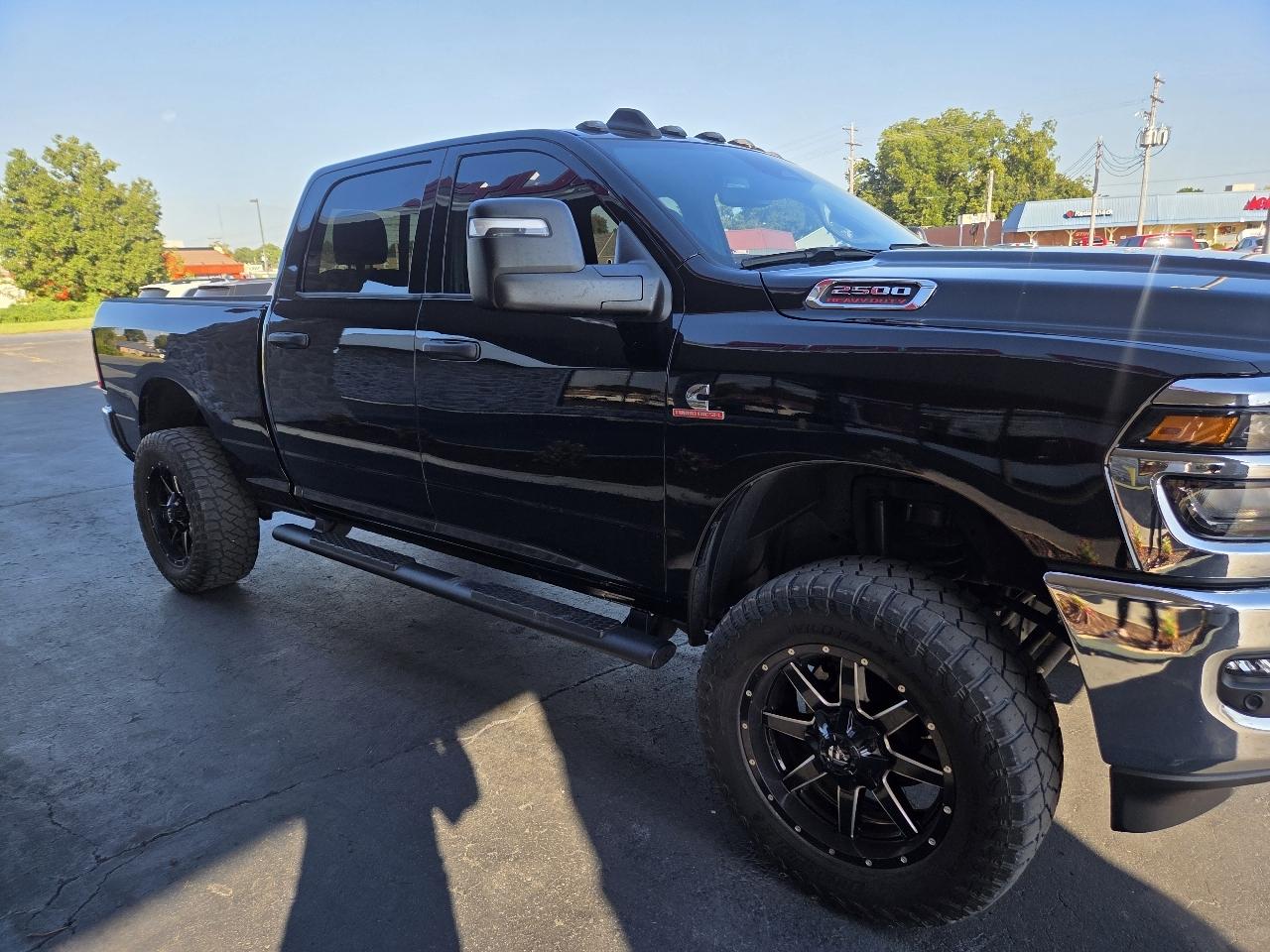 RAM 2500 Tradesman Crew Cab 4WD 2025