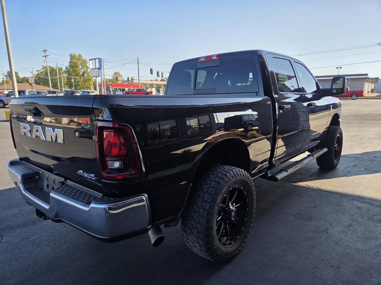 RAM 2500 Tradesman Crew Cab 4WD 2025