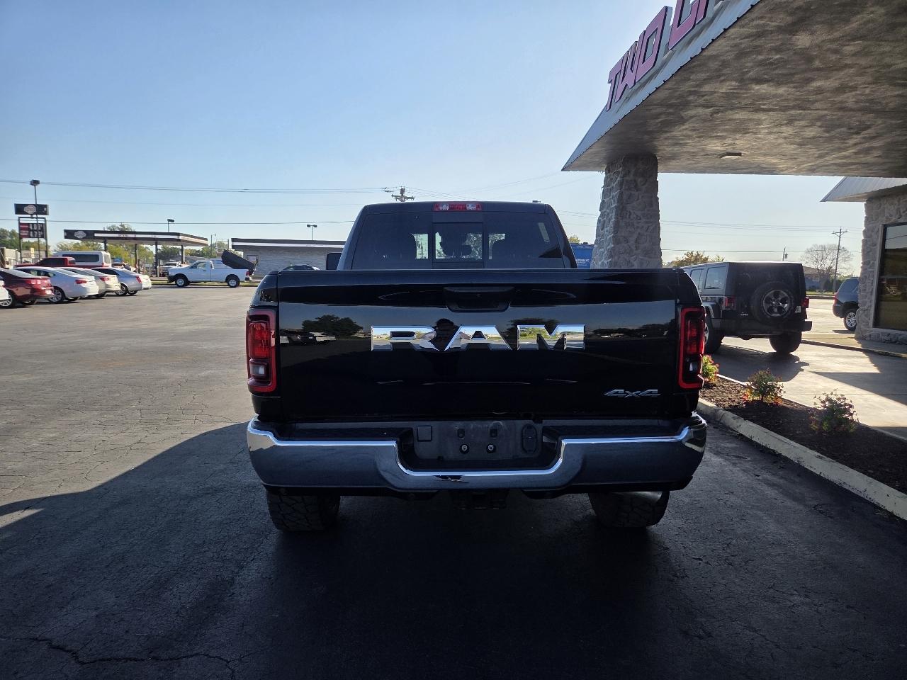 RAM 2500 Tradesman Crew Cab 4WD 2025