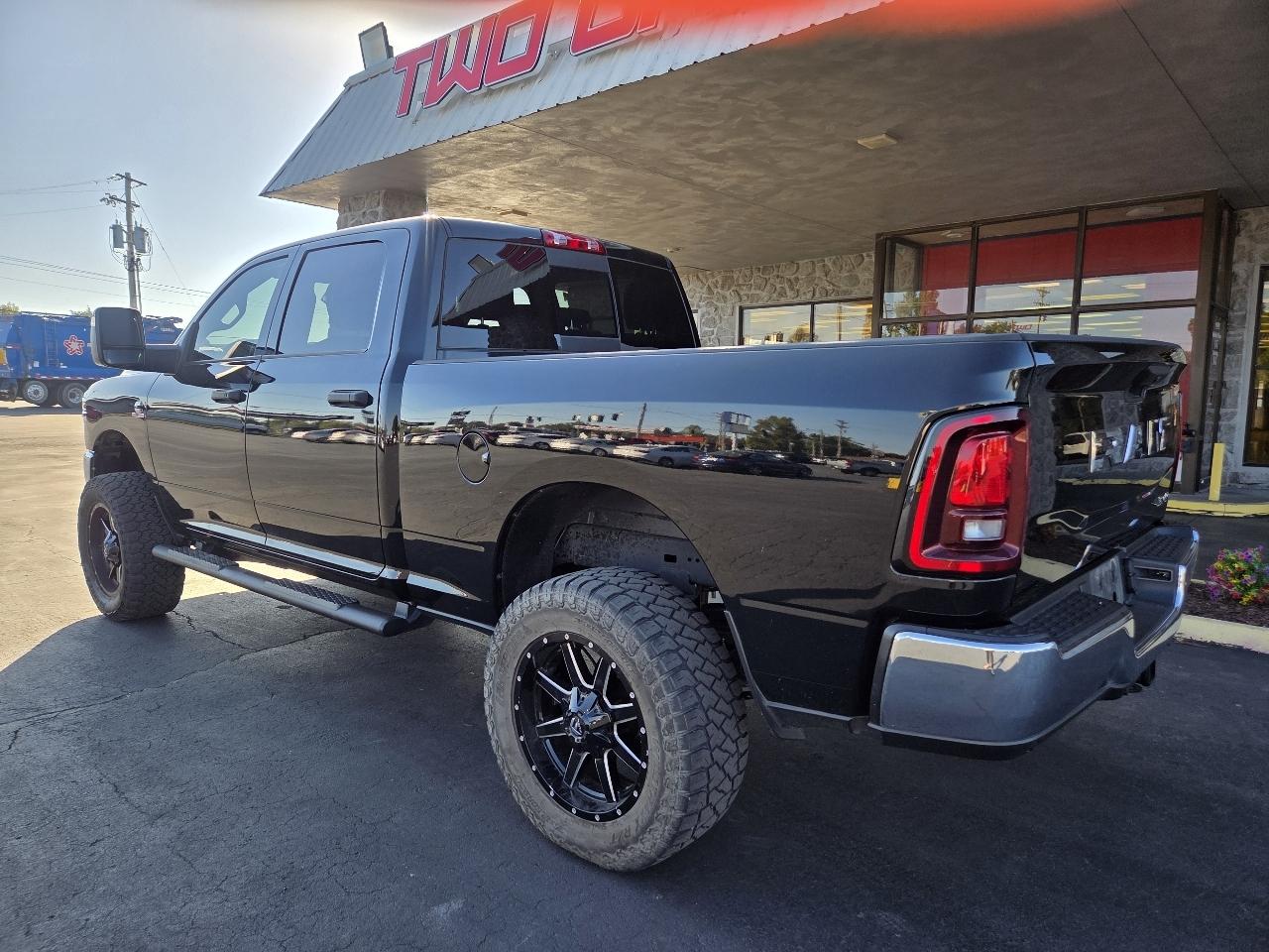 RAM 2500 Tradesman Crew Cab 4WD 2025