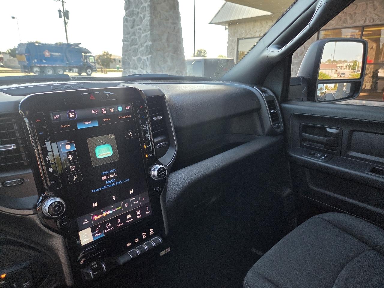 RAM 2500 Tradesman Crew Cab 4WD 2025