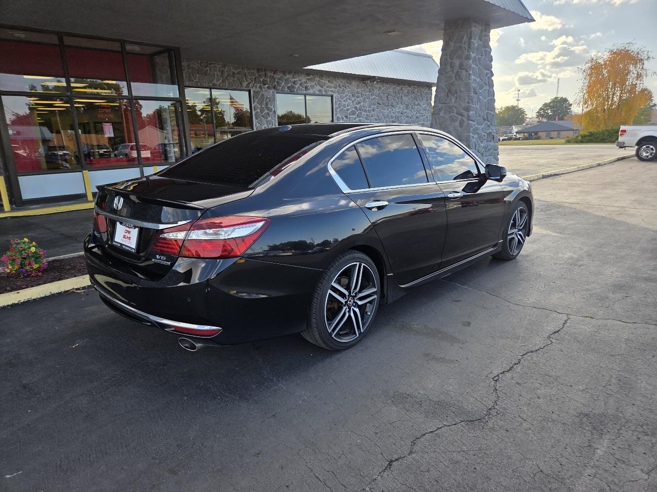 Honda Accord Touring V6 Sedan 6-Spd AT 2016