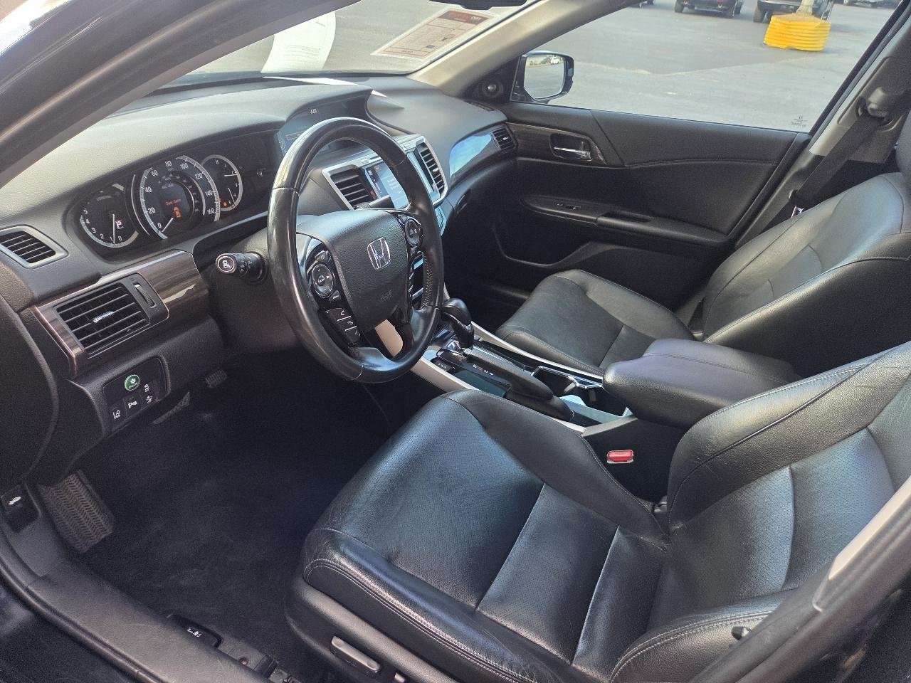 Honda Accord Touring V6 Sedan 6-Spd AT 2016