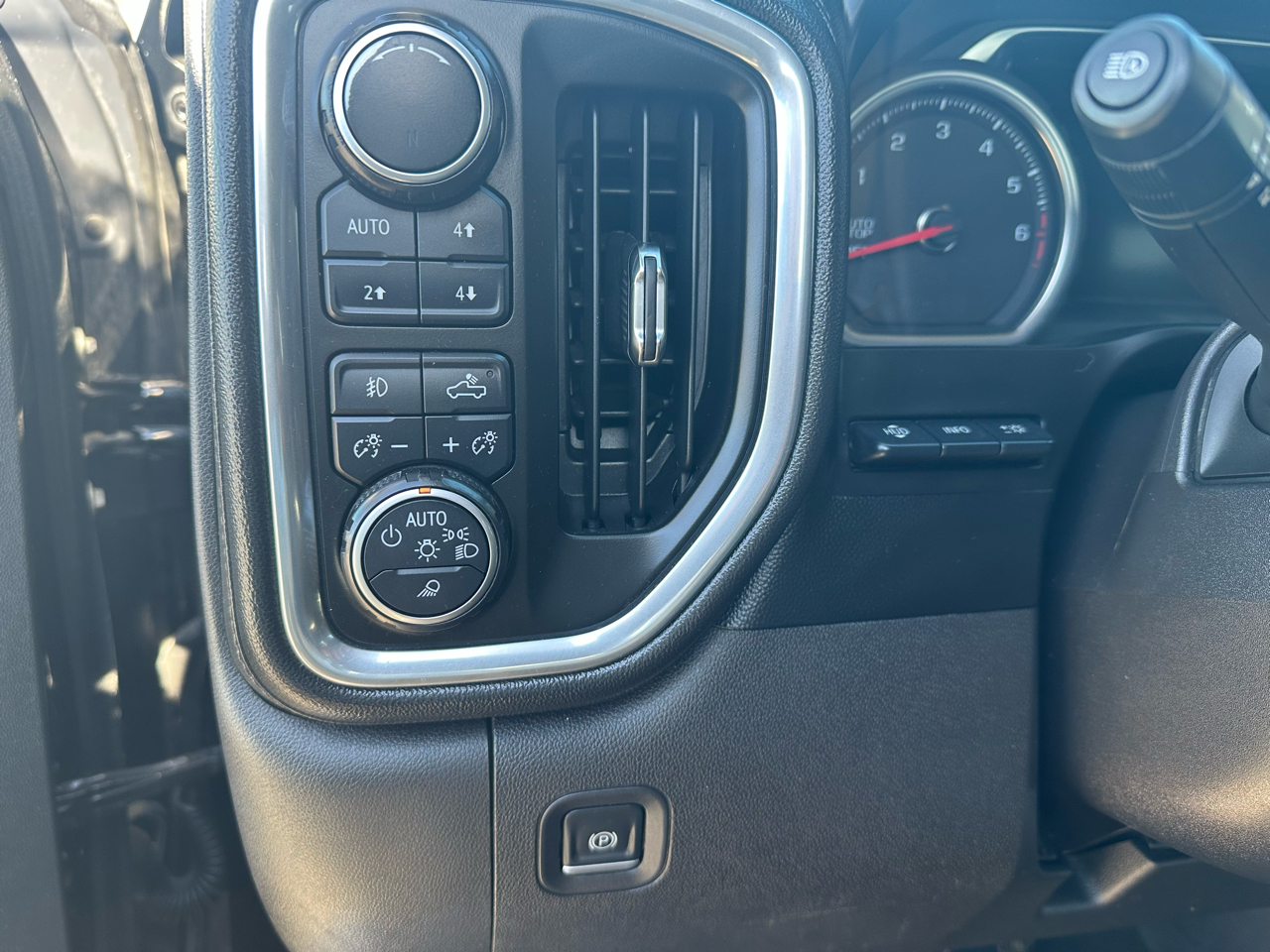 Chevrolet Silverado 1500 4WD Crew Cab 147" LTZ 2019