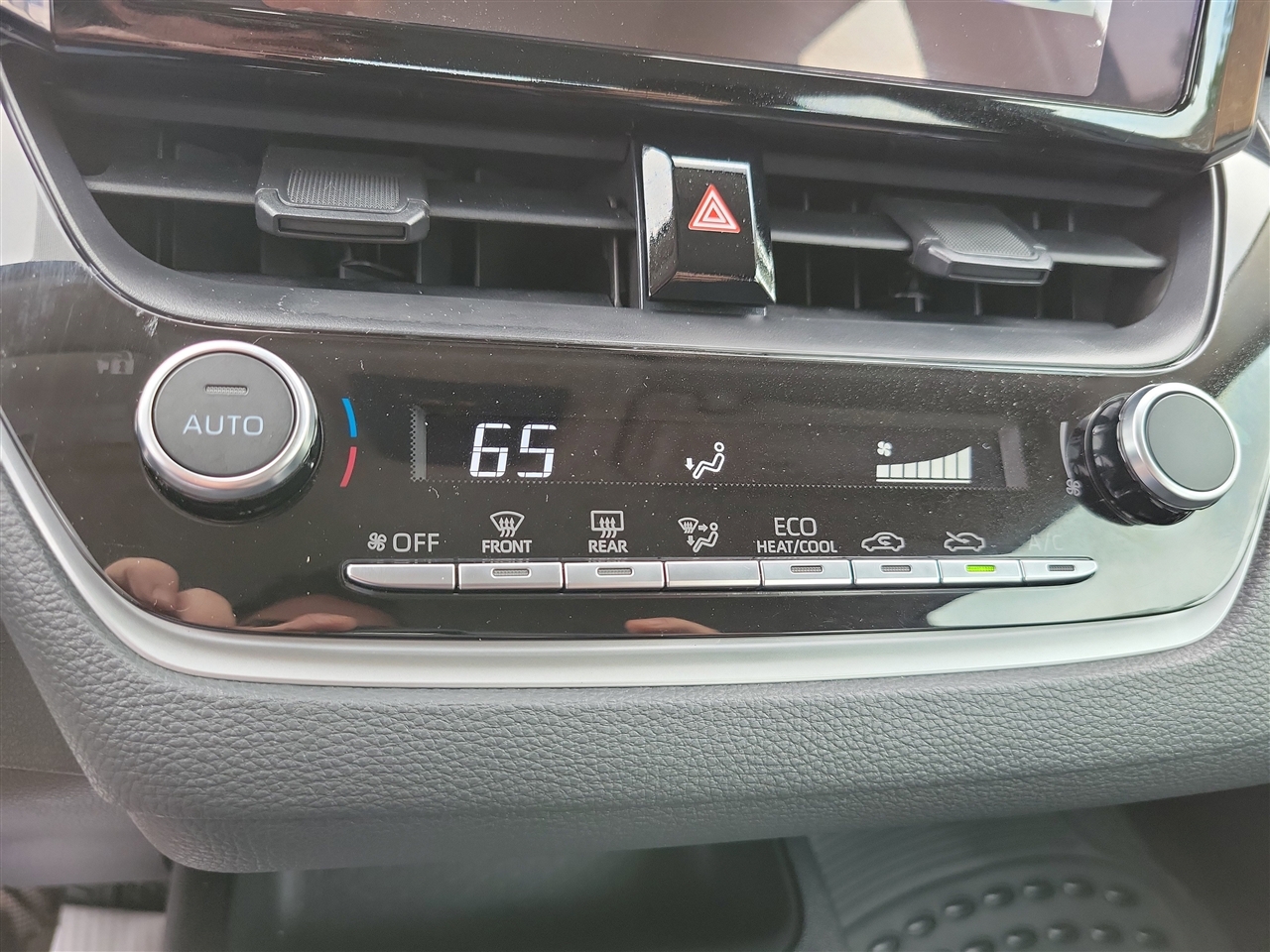 Toyota Corolla LE 2024