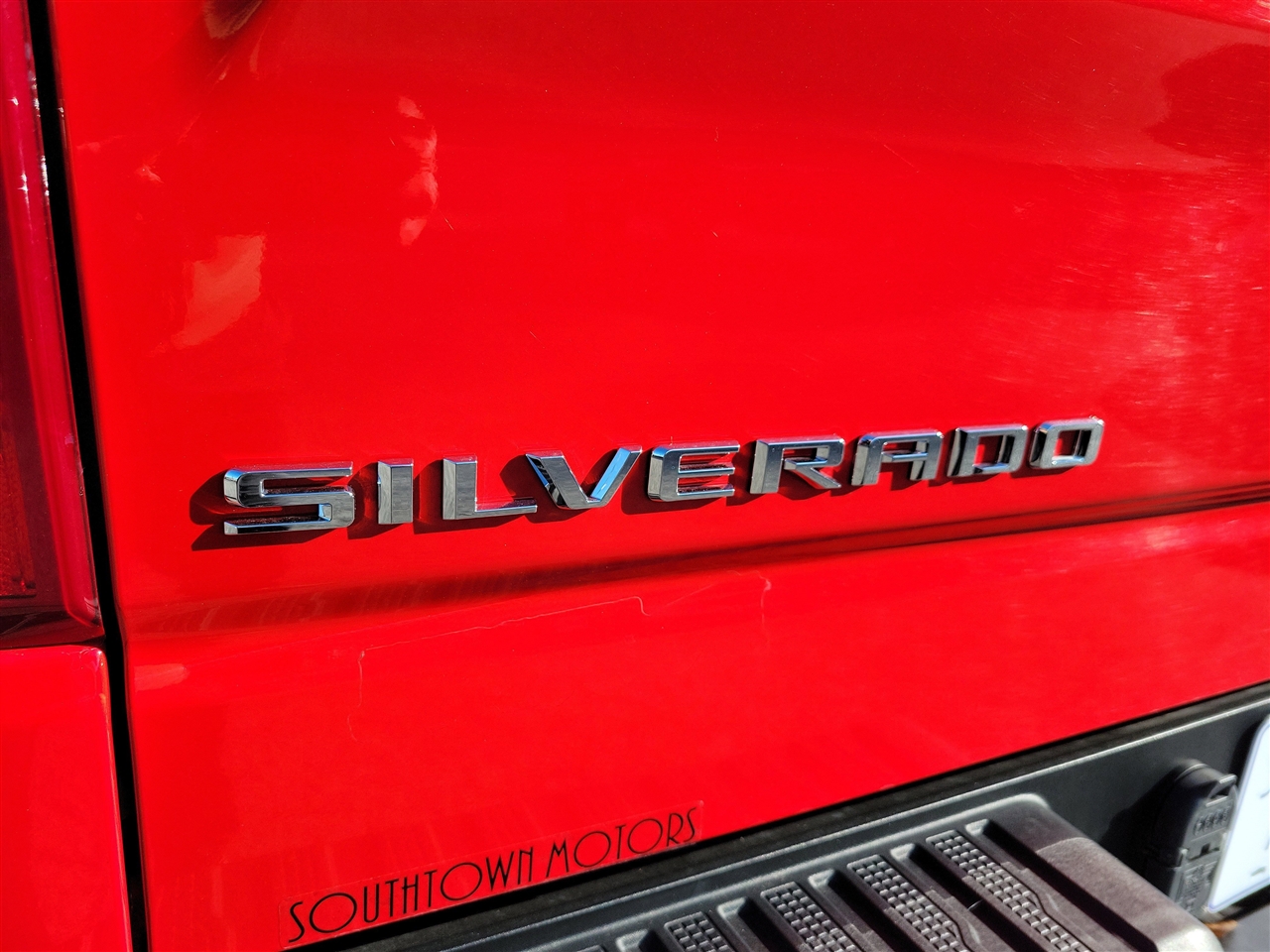 Chevrolet Silverado 1500 Custom Crew Cab 4WD 2024