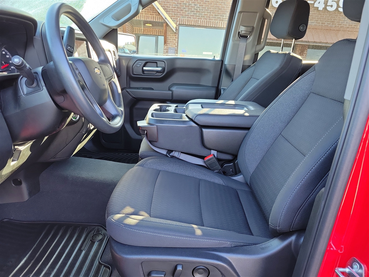 Chevrolet Silverado 1500 Custom Crew Cab 4WD 2024