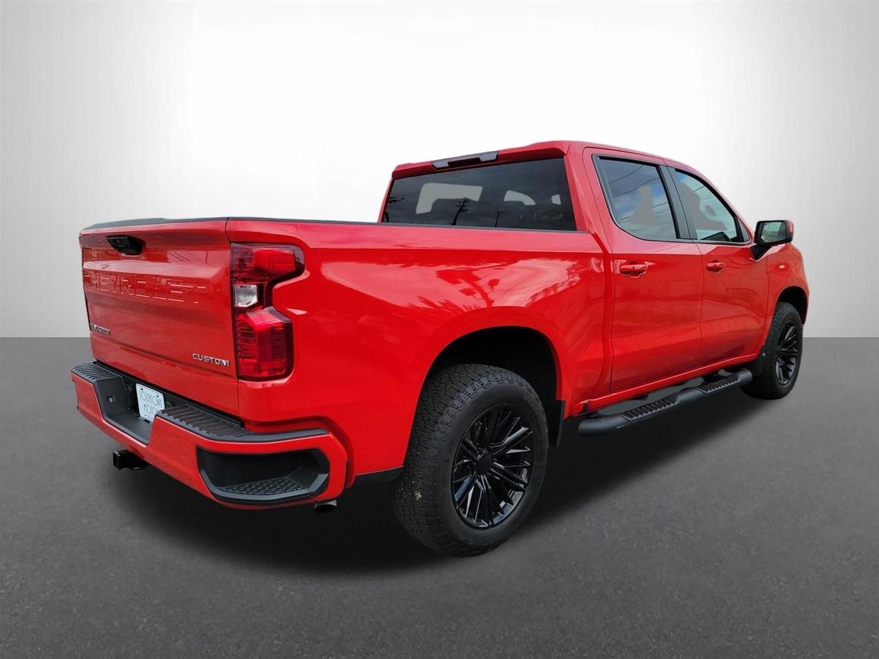 Chevrolet Silverado 1500 Custom Crew Cab 4WD 2024