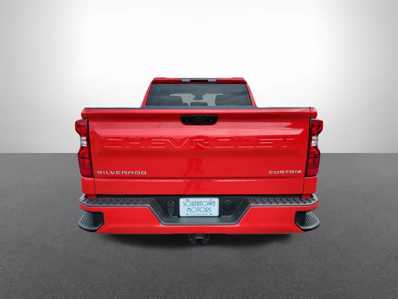 Chevrolet Silverado 1500 Custom Crew Cab 4WD 2024