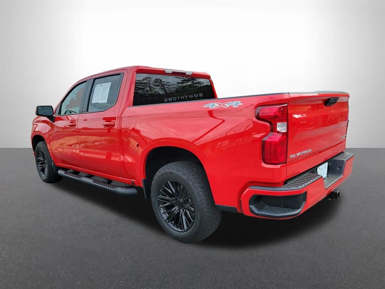 Chevrolet Silverado 1500 Custom Crew Cab 4WD 2024