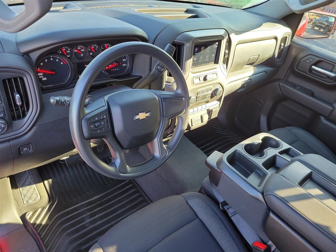 Chevrolet Silverado 1500 Custom Crew Cab 4WD 2024