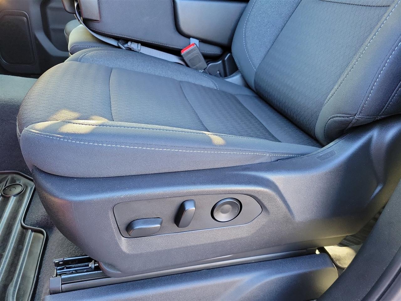 Chevrolet Silverado 1500 Custom Crew Cab 4WD 2024