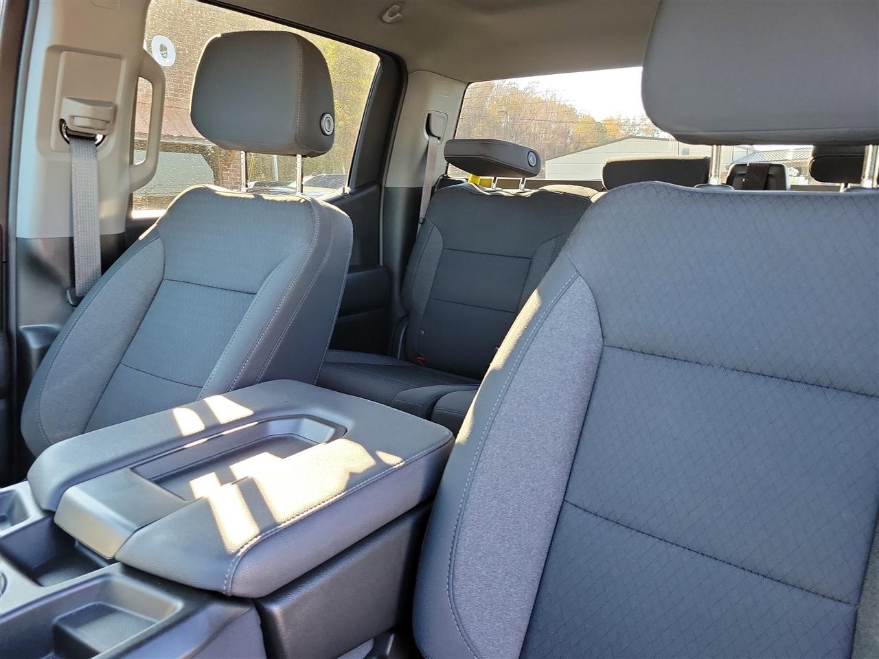 Chevrolet Silverado 1500 Custom Crew Cab 4WD 2024