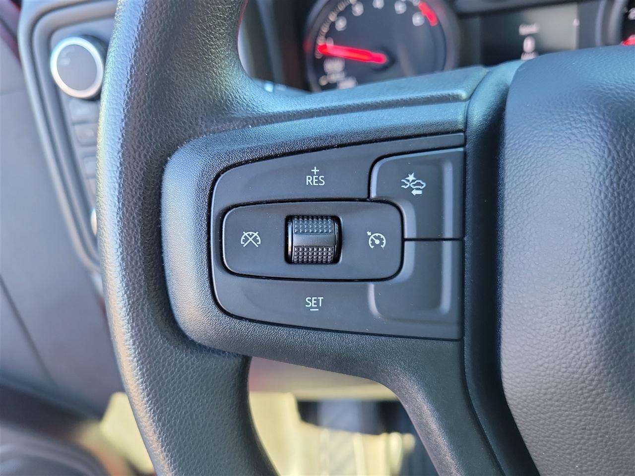 Chevrolet Silverado 1500 Custom Crew Cab 4WD 2024