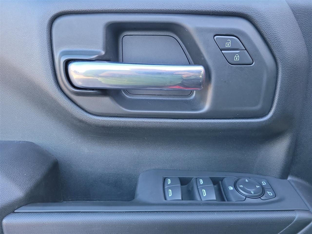 Chevrolet Silverado 1500 Custom Crew Cab 4WD 2024