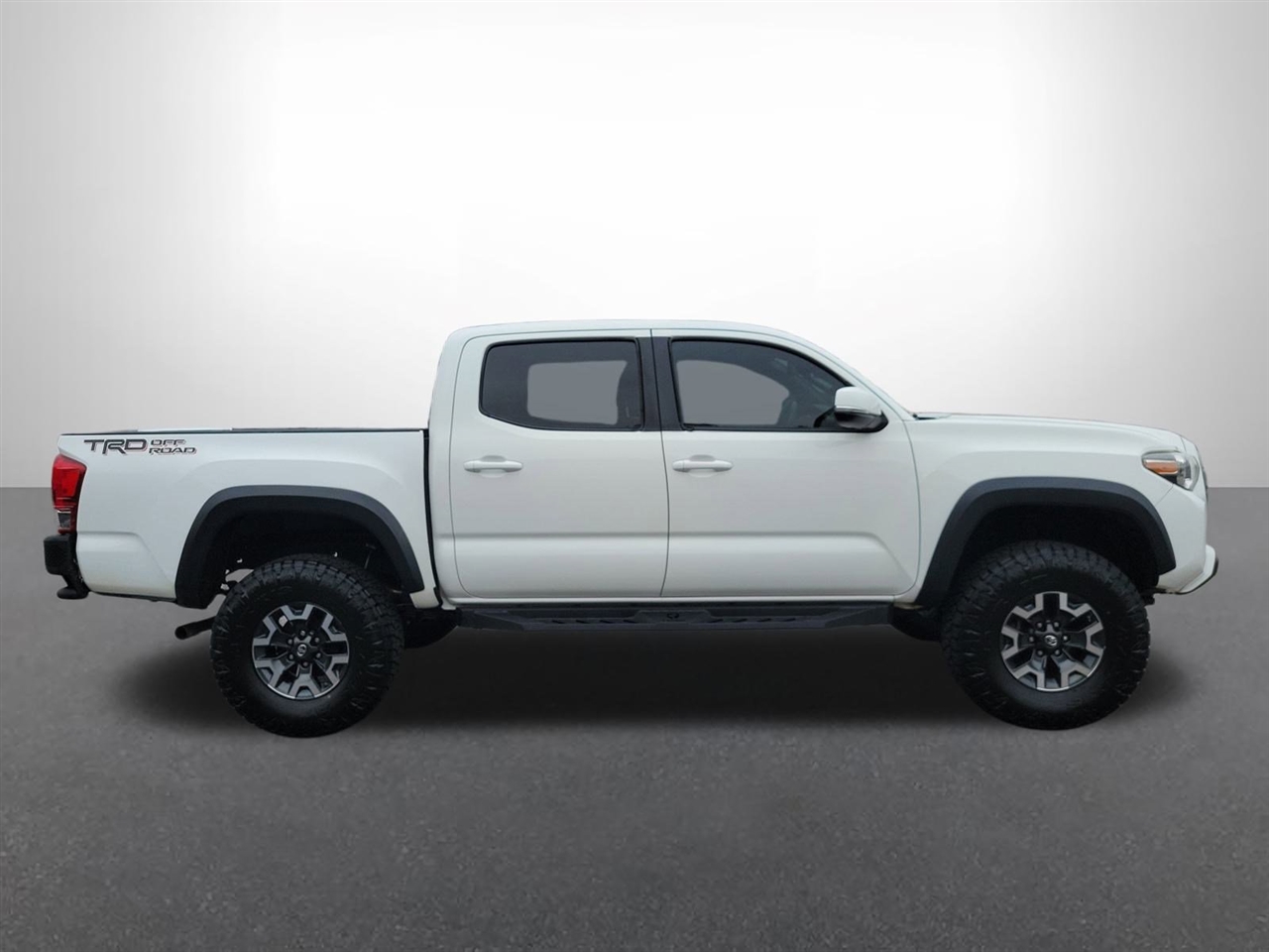 Toyota Tacoma SR5 Double Cab Long Bed V6 6AT 2WD 2017