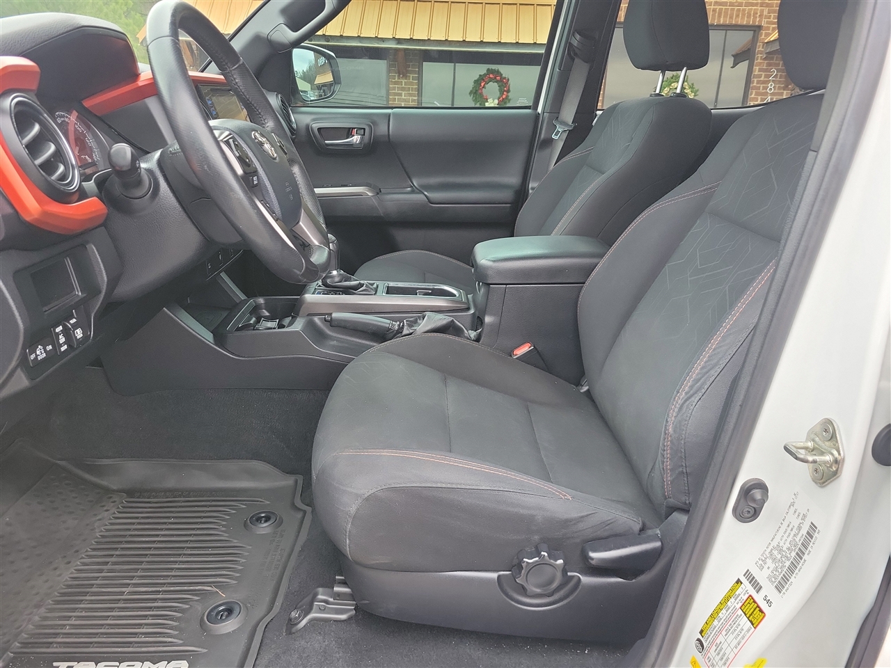 Toyota Tacoma SR5 Double Cab Long Bed V6 6AT 2WD 2017