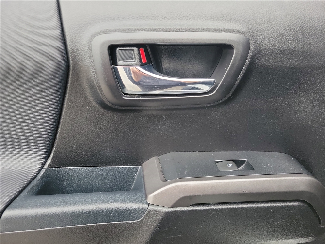 Toyota Tacoma SR5 Double Cab Long Bed V6 6AT 2WD 2017