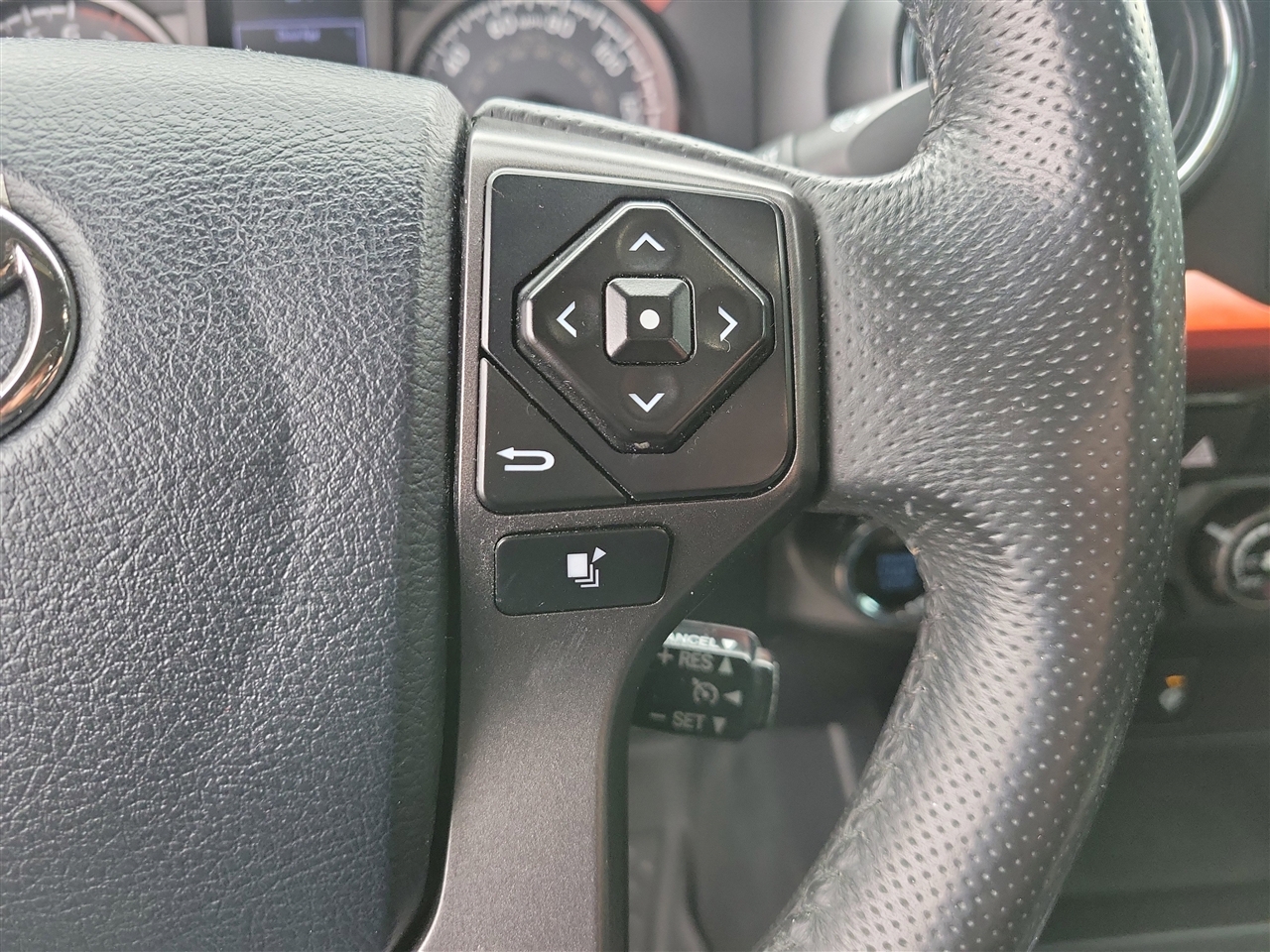 Toyota Tacoma SR5 Double Cab Long Bed V6 6AT 2WD 2017