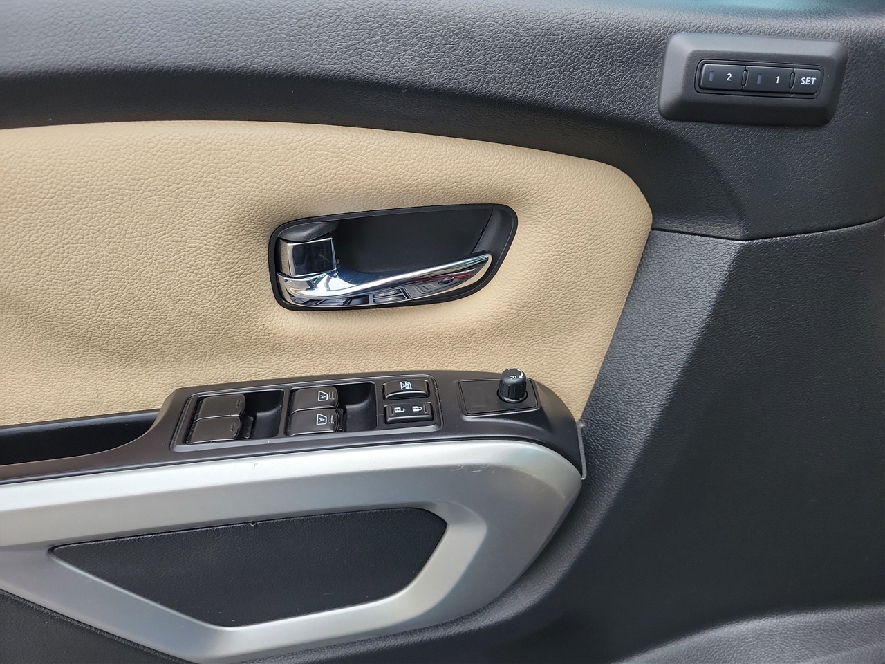 Nissan Titan SL Crew Cab 4WD 2019