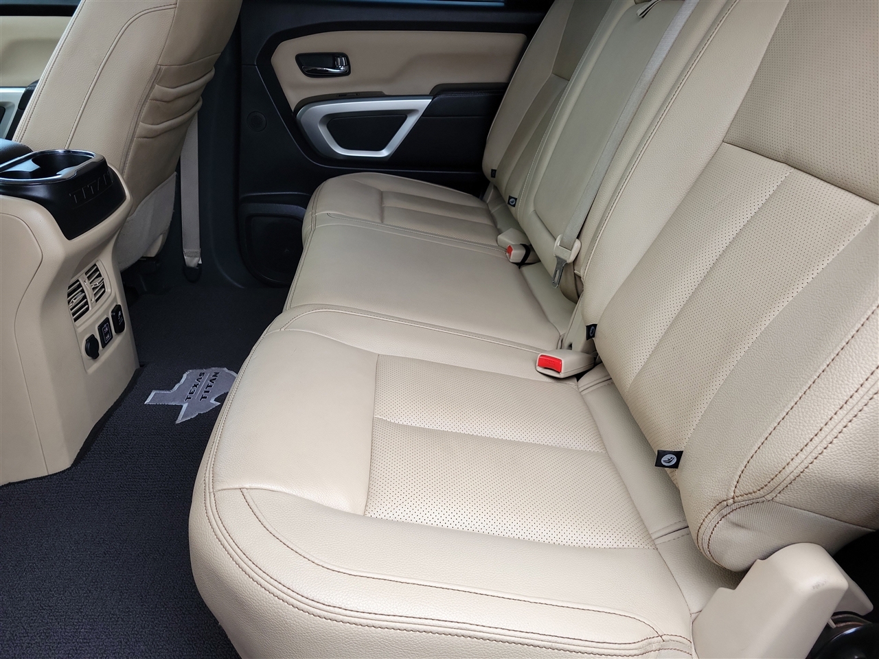 Nissan Titan SL Crew Cab 4WD 2019