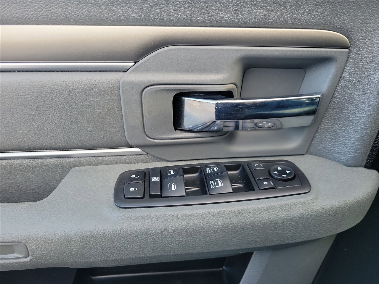 RAM 1500 Classic Tradesman Crew Cab LWB 4WD 2019