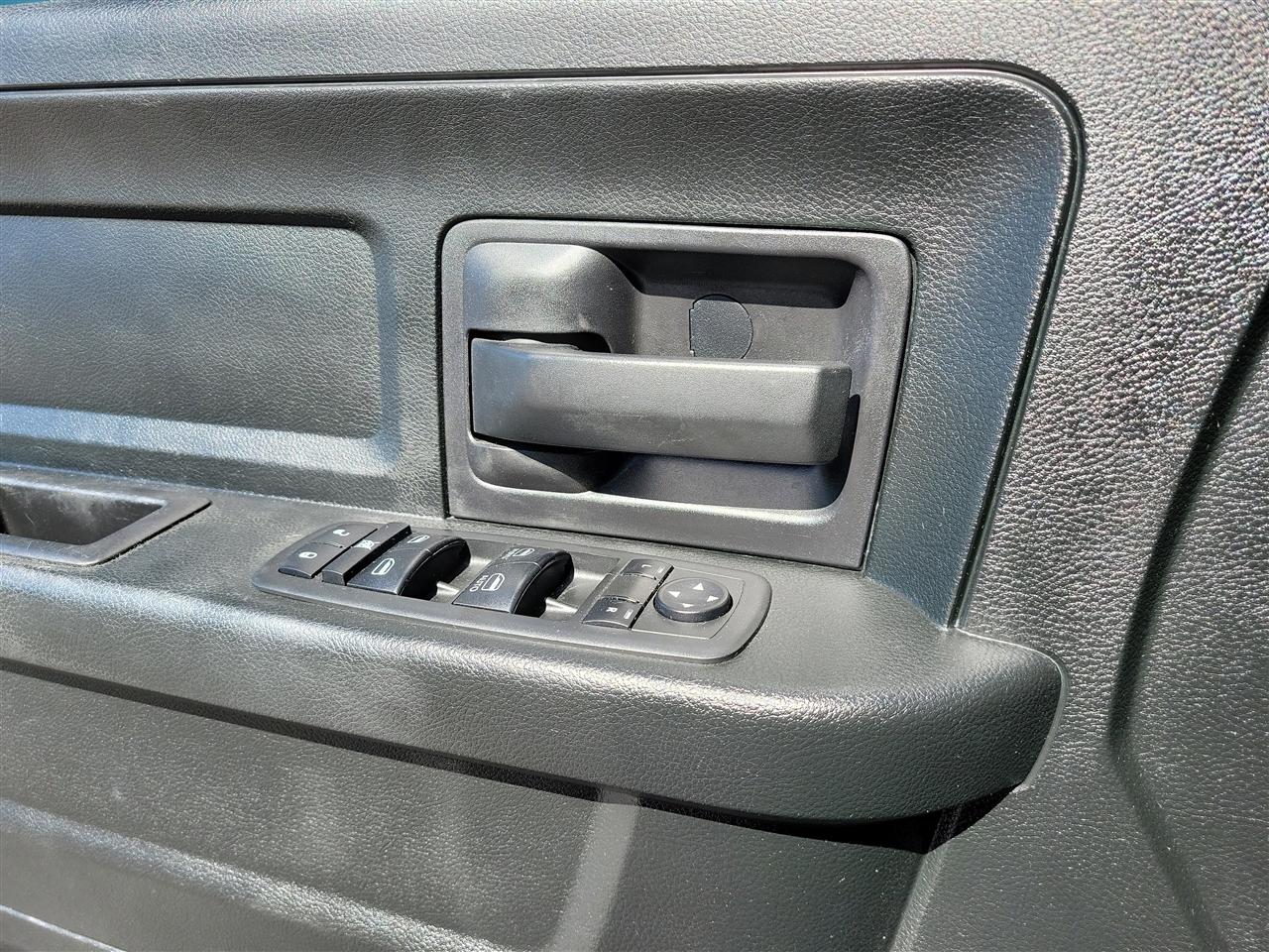 RAM 1500 Tradesman Crew Cab SWB 2WD 2018