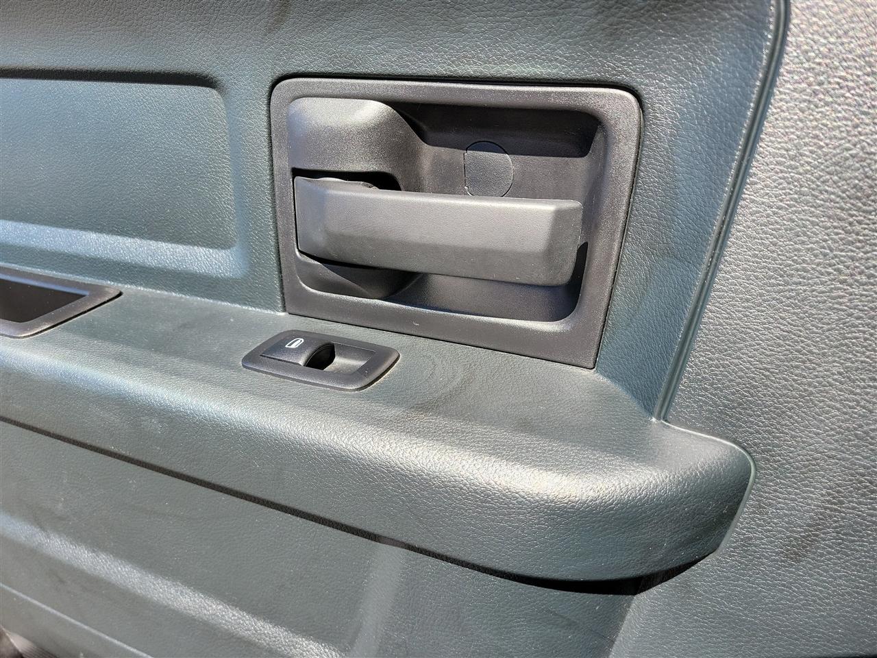 RAM 1500 Tradesman Crew Cab SWB 2WD 2018