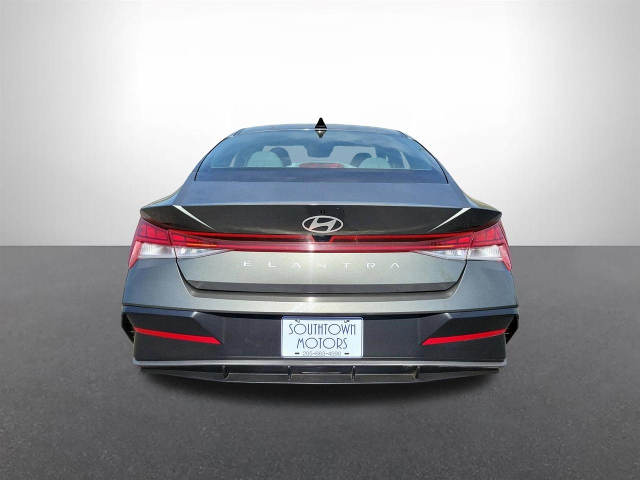 Hyundai Elantra SEL Convenience 2025