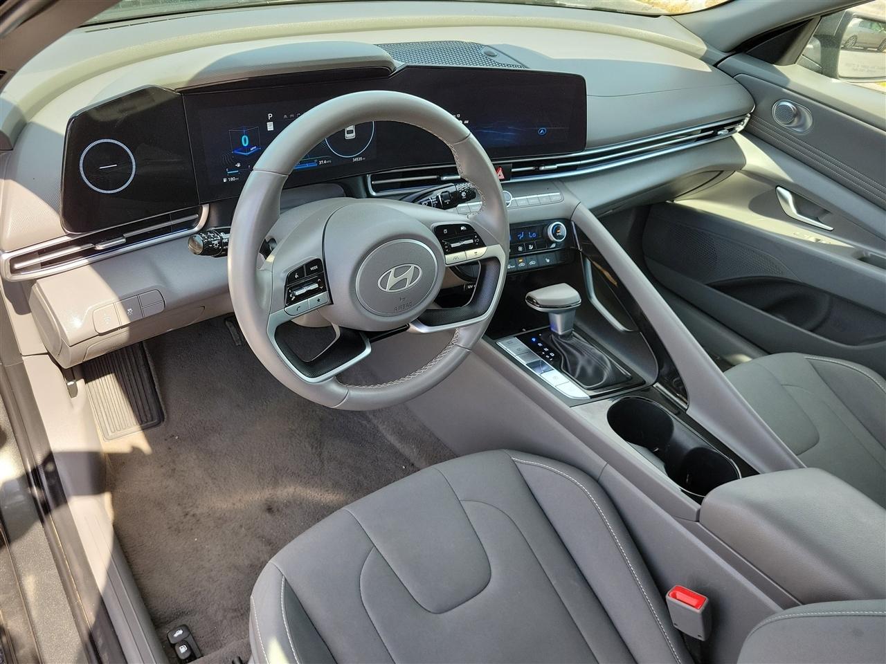 Hyundai Elantra SEL Convenience 2025