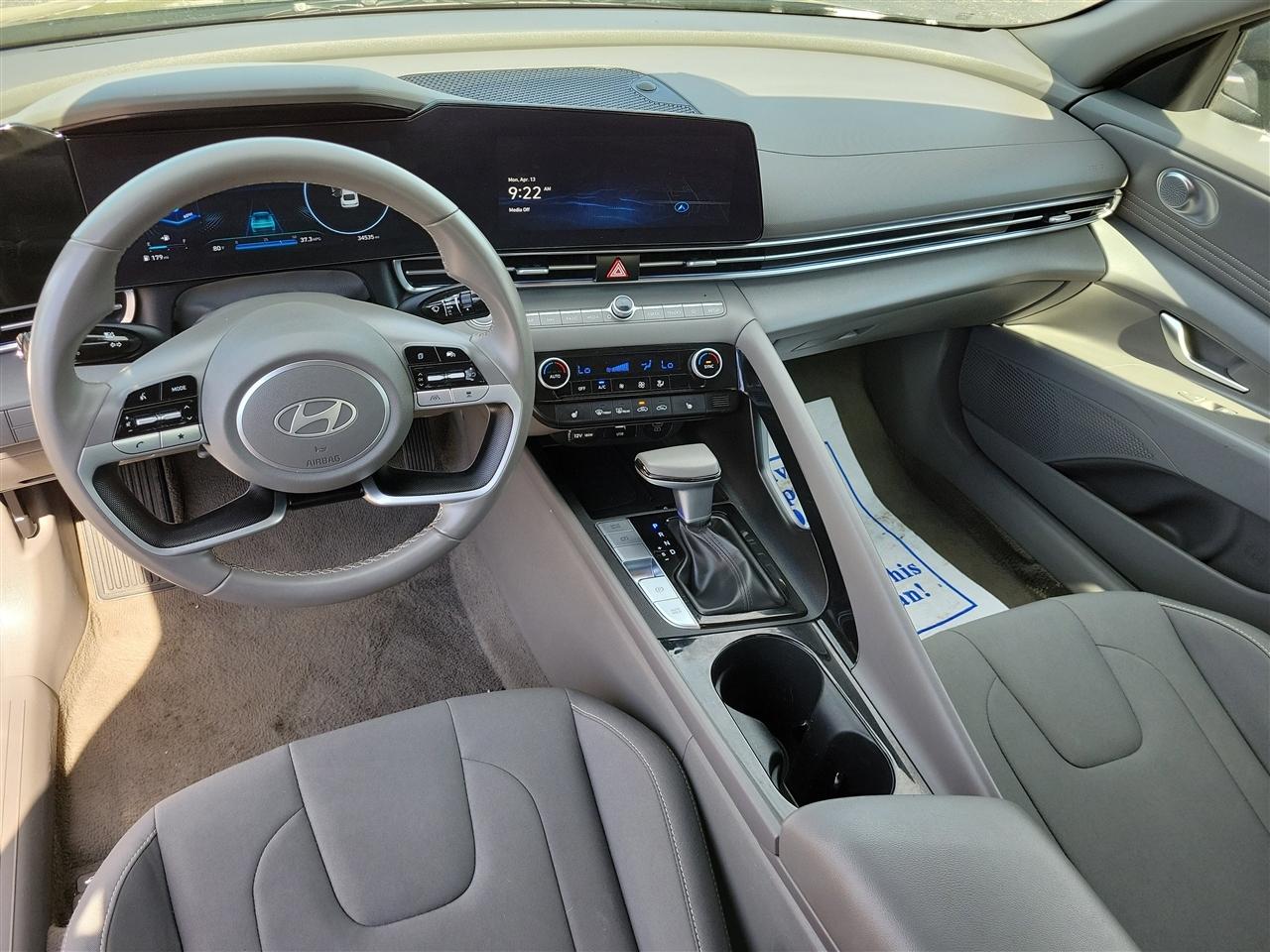Hyundai Elantra SEL Convenience 2025