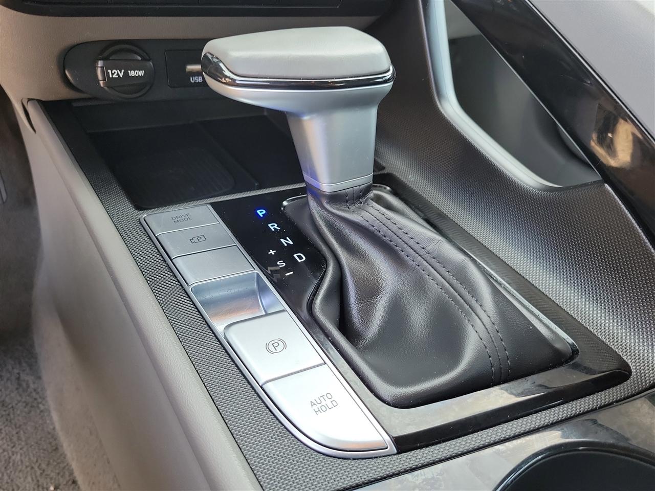 Hyundai Elantra SEL Convenience 2025