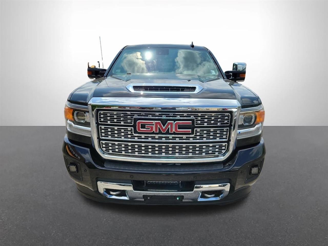 GMC Sierra 2500HD Denali Crew Cab 4WD 2018