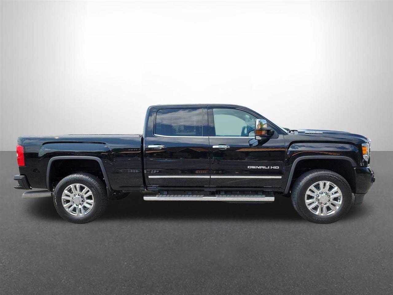 GMC Sierra 2500HD Denali Crew Cab 4WD 2018