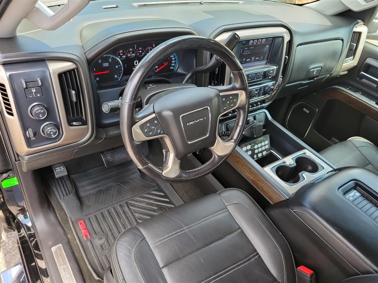 GMC Sierra 2500HD Denali Crew Cab 4WD 2018