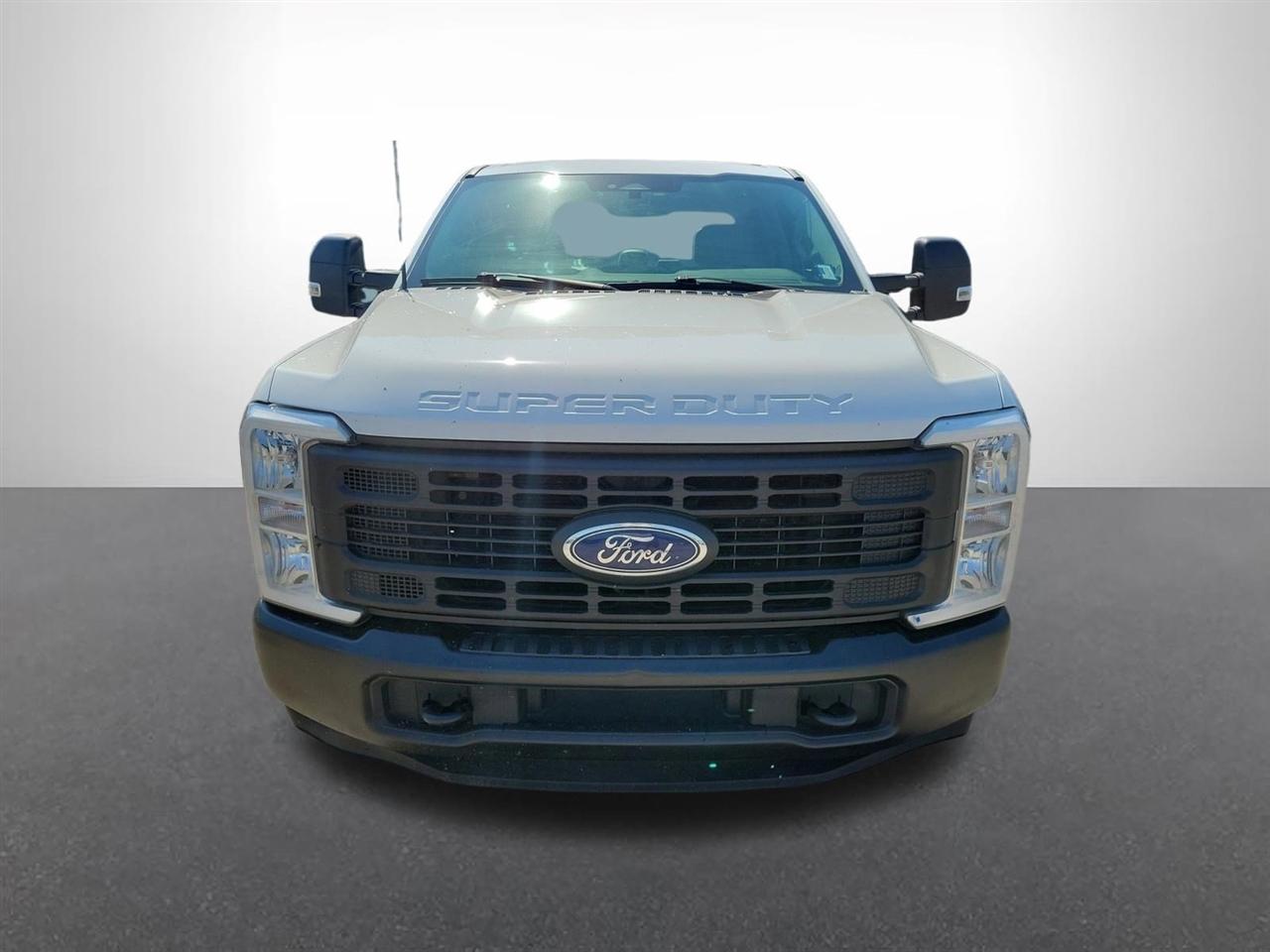 Ford F-250 SD XL Crew Cab 2WD 2023